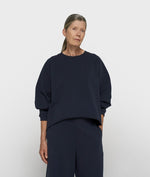 Lade das Bild in den Galerie-Viewer, silent chique raglan sweater
