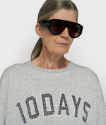 Lade das Bild in den Galerie-Viewer, statement sweater logo
