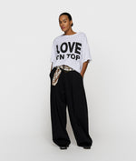 Lade das Bild in den Galerie-Viewer, love tee
