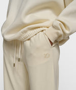 Lade das Bild in den Galerie-Viewer, statement sweater
