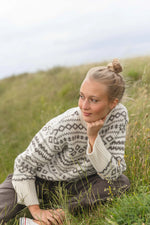 Lade das Bild in den Galerie-Viewer, BLUE Fe Jaquard Strickpulli - Cream/Light Chocolate
