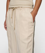 Lade das Bild in den Galerie-Viewer, 10DAYS Wide Tapered Pants Tencel Light Earth
