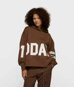 Lade das Bild in den Galerie-Viewer, 10DAYS Statement Logo Hoodie Dark Truffle
