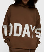 Lade das Bild in den Galerie-Viewer, 10DAYS Statement Logo Hoodie Dark Truffle
