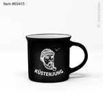 Lade das Bild in den Galerie-Viewer, Keramik-Reliefbecher „Seemann Küstenjung“
