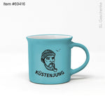 Lade das Bild in den Galerie-Viewer, Keramik-Reliefbecher „Seemann Küstenjung“
