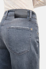 Lade das Bild in den Galerie-Viewer, CAMBIO O-Shape Cropped Jeans ELIN

