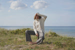 Lade das Bild in den Galerie-Viewer, BLUE Cimmie Strickbluse &quot;ecru&quot;
