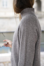 Lade das Bild in den Galerie-Viewer, BLUE Cimmie Strickbluse &quot;light chocolate melange&quot;
